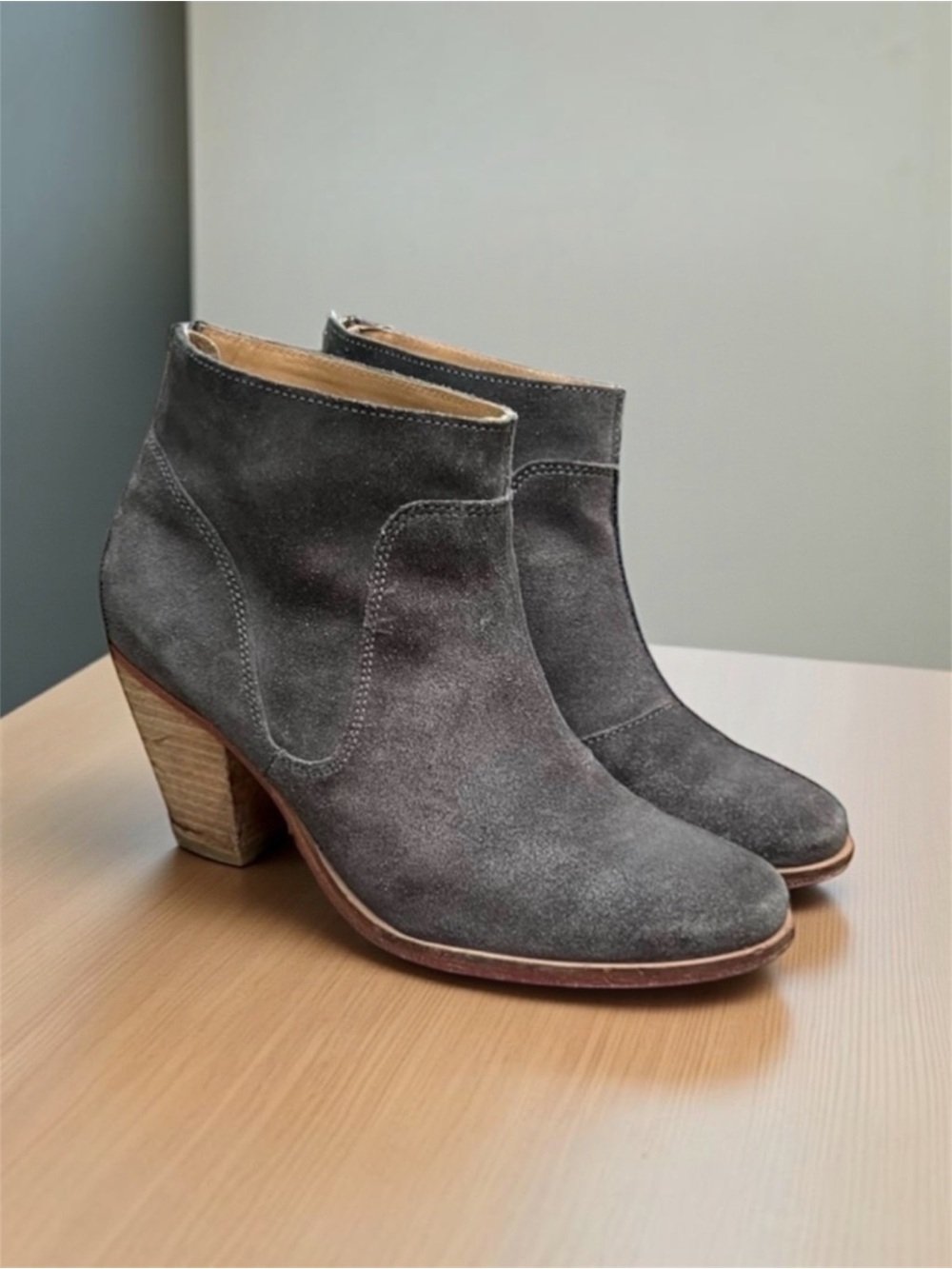 Anthropologie J Shoes “Belgrave” Short Leather Boot in Dark Gray Size 7
